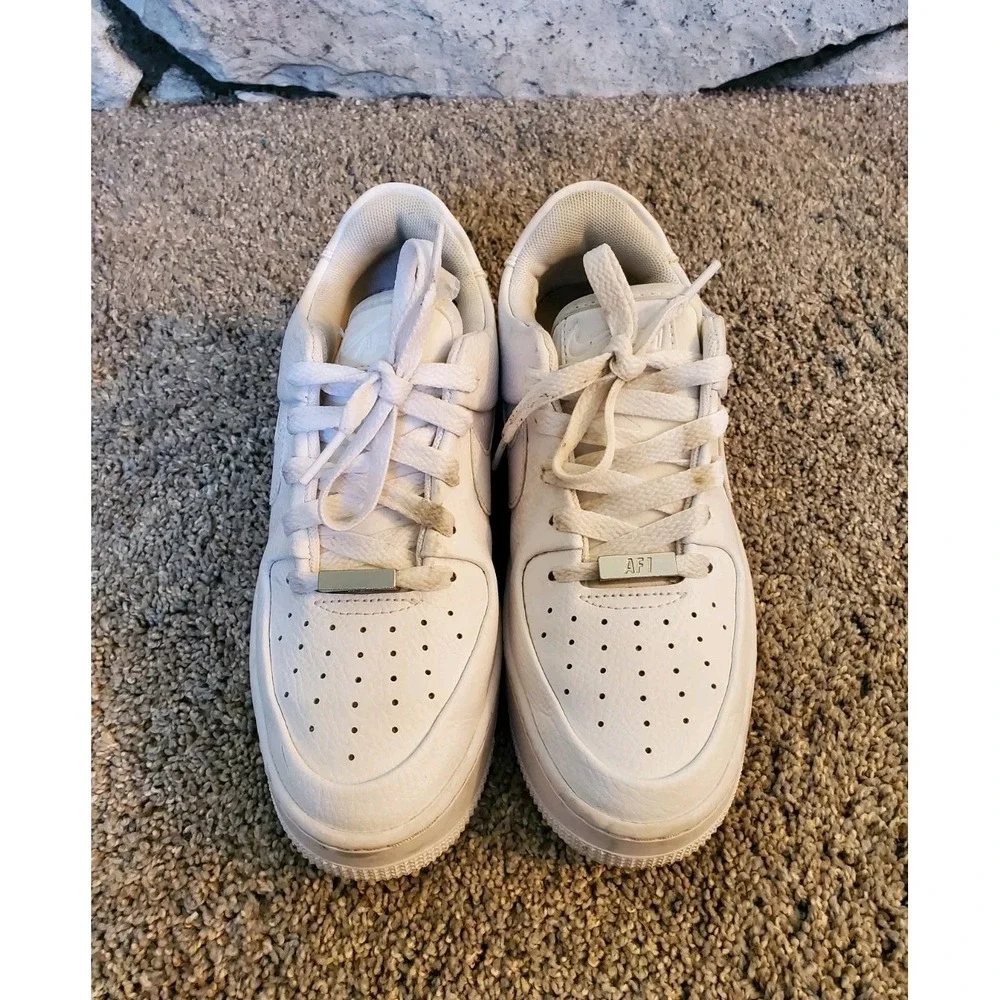Nike Air Force 1 AF1 Sage Low Womens Triple White Platform Size 6.5 AR5339-100